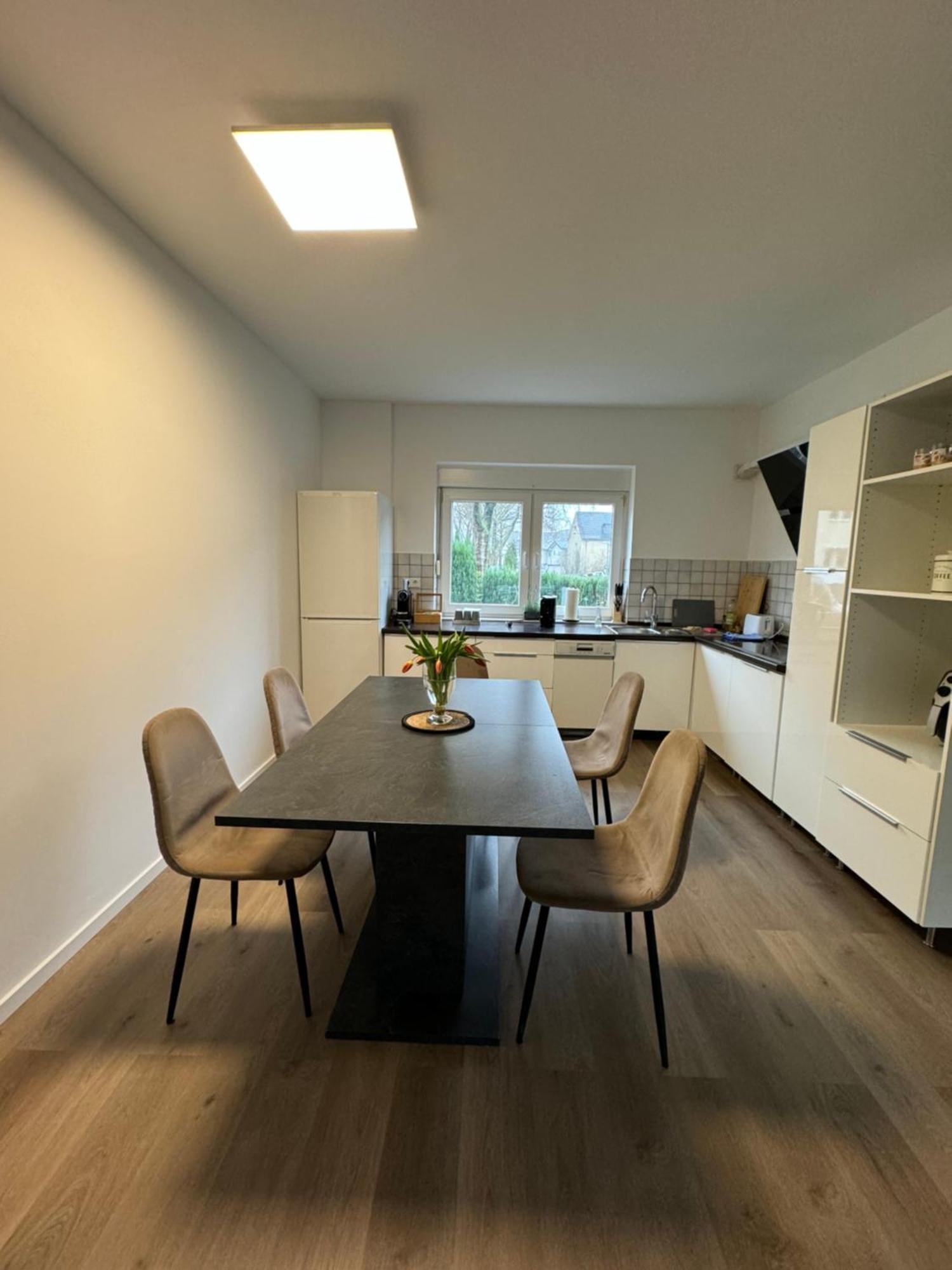 Haus Mit Garten - Kingbett - Wifi - Parkplatz エッセン エクステリア 写真