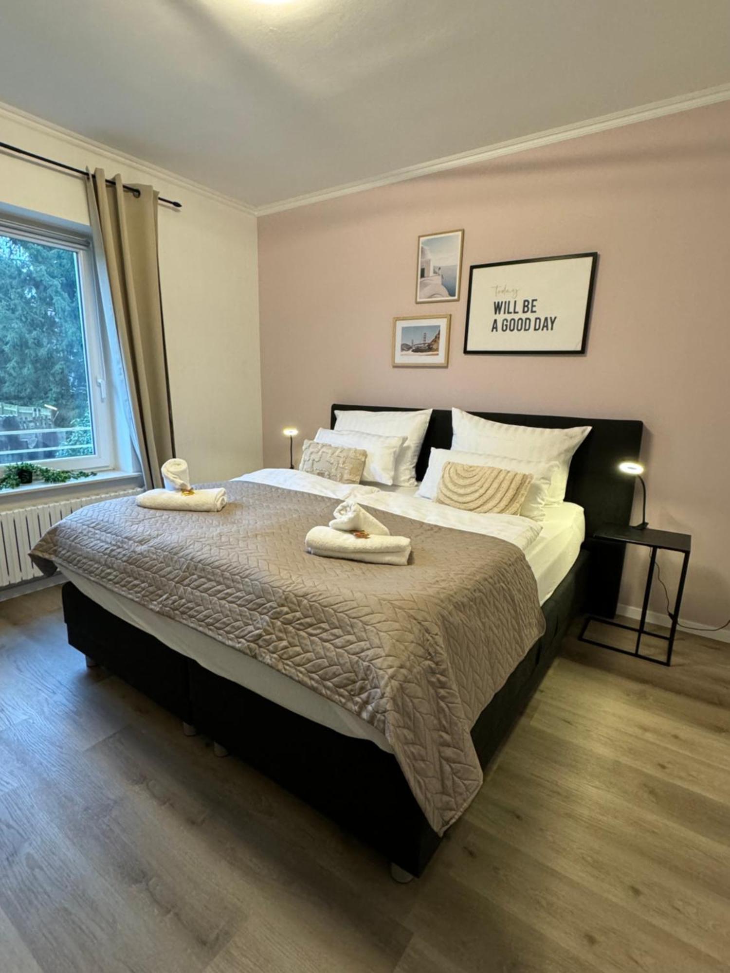 Haus Mit Garten - Kingbett - Wifi - Parkplatz エッセン エクステリア 写真