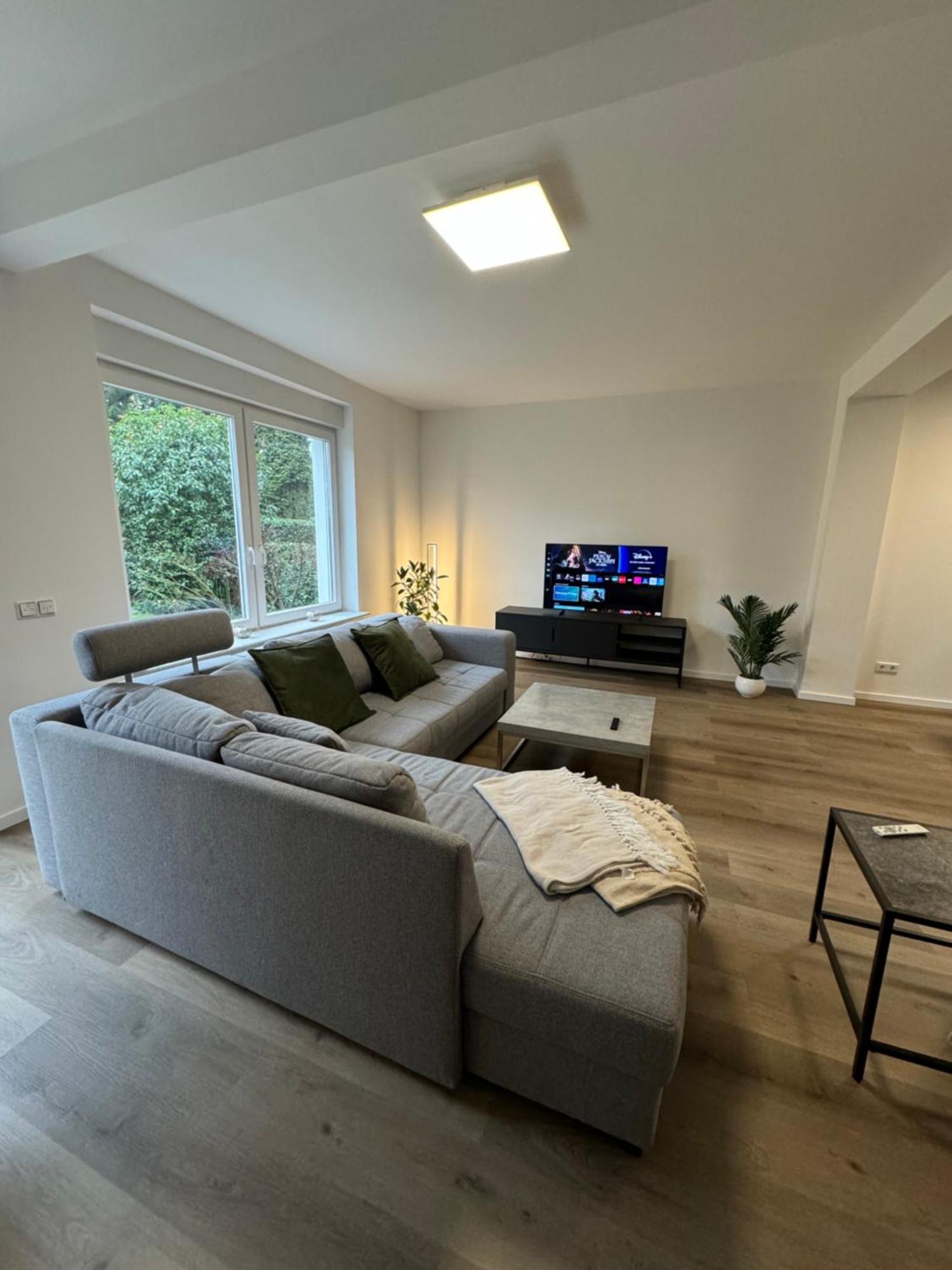 Haus Mit Garten - Kingbett - Wifi - Parkplatz エッセン エクステリア 写真