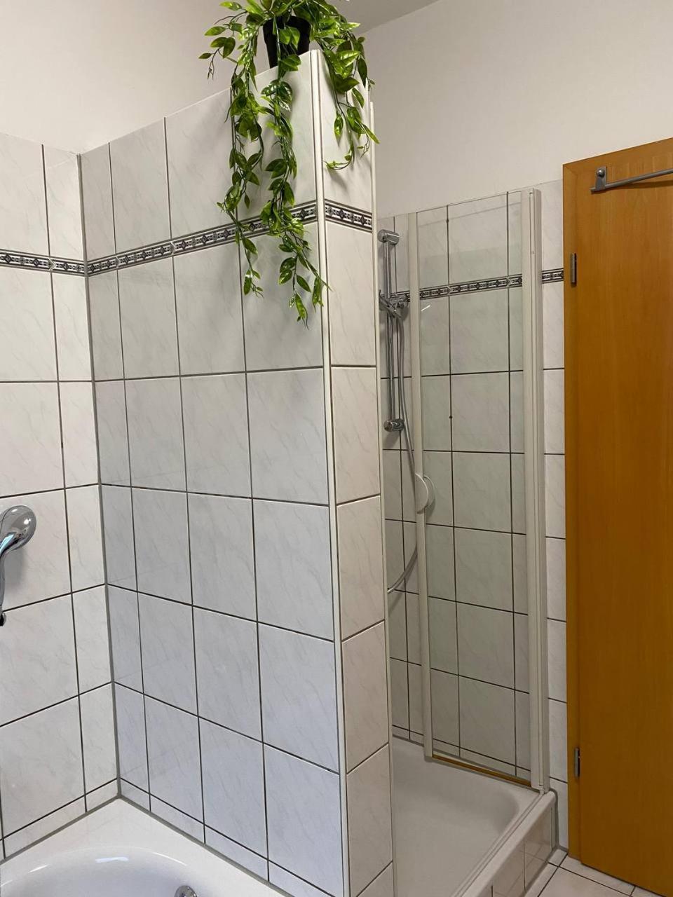 Haus Mit Garten - Kingbett - Wifi - Parkplatz エッセン エクステリア 写真