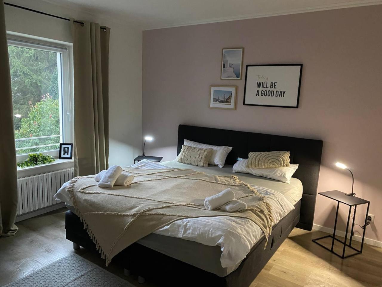 Haus Mit Garten - Kingbett - Wifi - Parkplatz エッセン エクステリア 写真